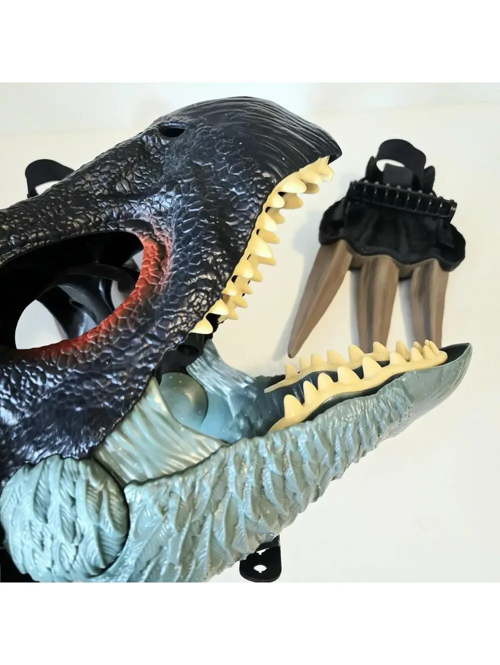 Jurassic World Therizinosaurus Mask Dinosaur Face Chomping Mask and Claws EUC